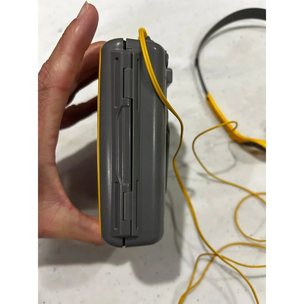 Sony Sports Walkman WM-FS191 AM/FM Cassette Player Yellow MDR-W14 Headphones